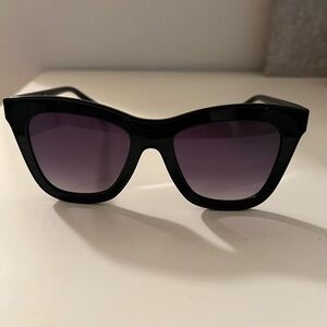 Chic Black 😎 Guess sunglasses